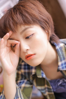 女拥